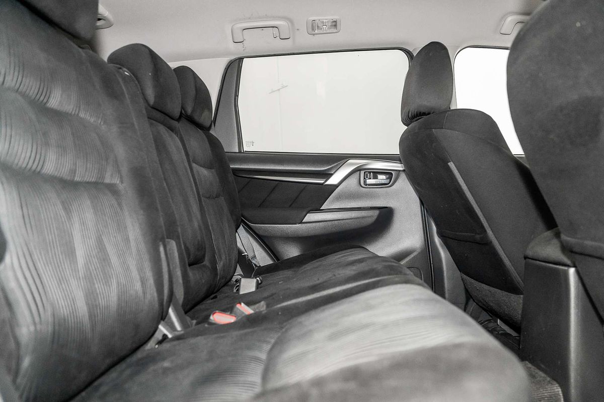 2016 Mitsubishi Pajero Sport GLX QE