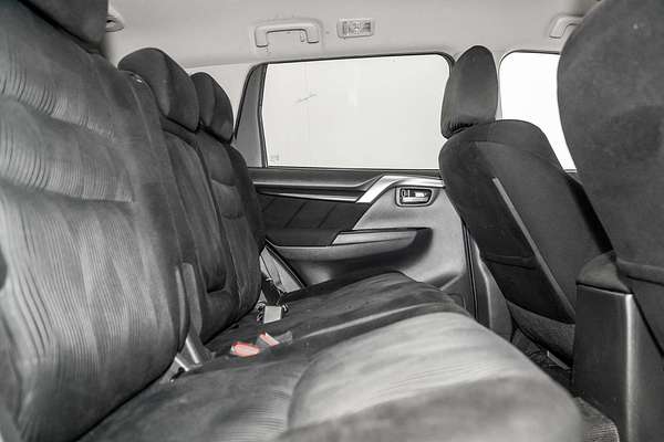 2016 Mitsubishi Pajero Sport GLX QE