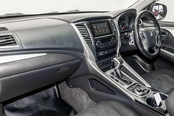 2016 Mitsubishi Pajero Sport GLX QE