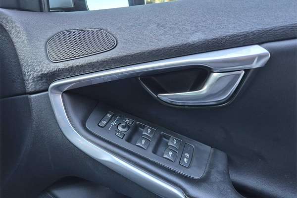 2013 Volvo V40 T5 R-DESIGN M MY14