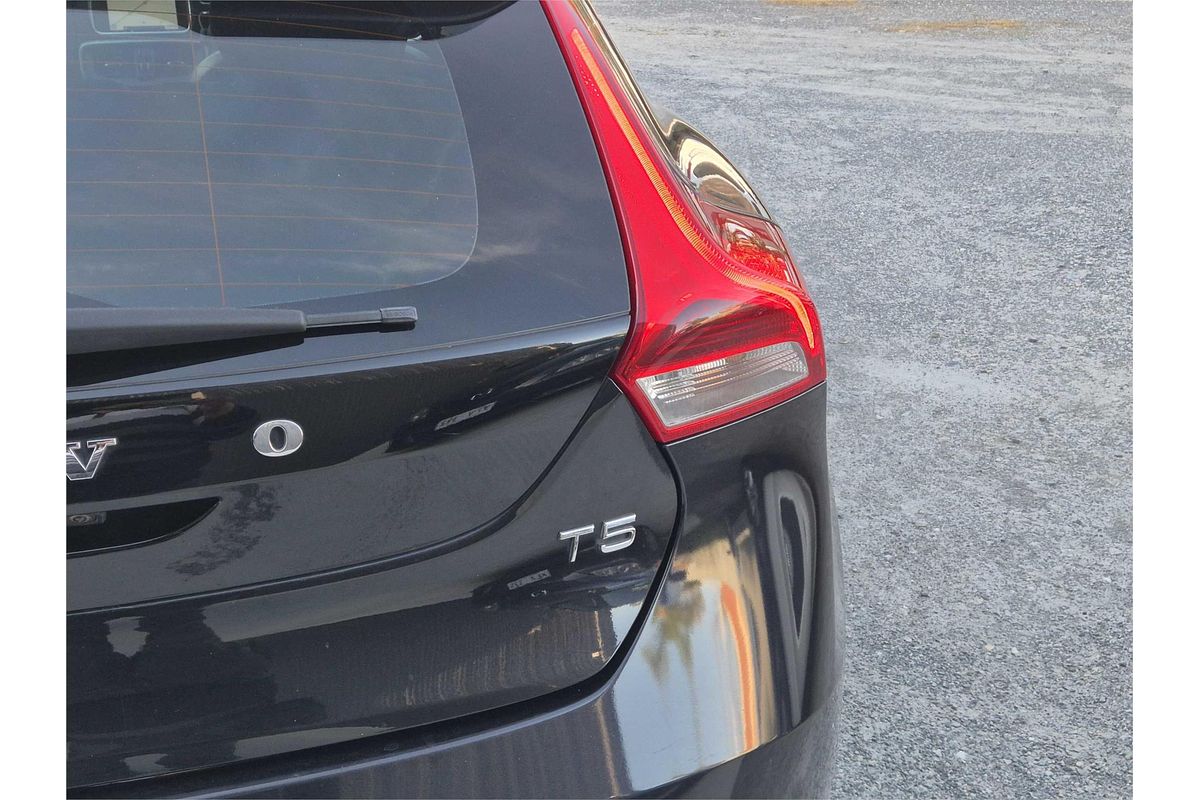 2013 Volvo V40 T5 R-Design