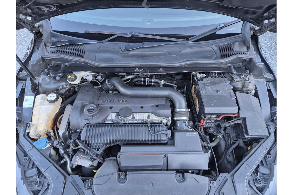 2013 Volvo V40 T5 R-DESIGN M MY14