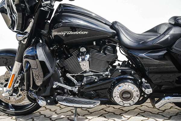 2017 Harley-Davidson CVO STREET GLID E