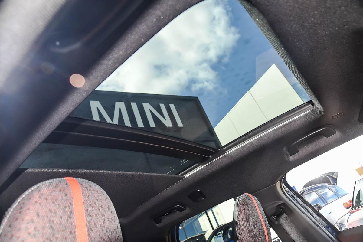 2025 MINI Countryman JCW Favoured U25