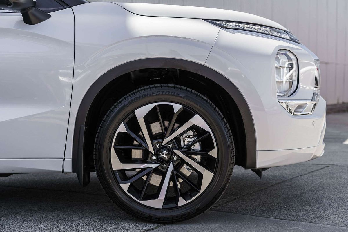 2023 Mitsubishi Outlander Exceed Tourer ZM