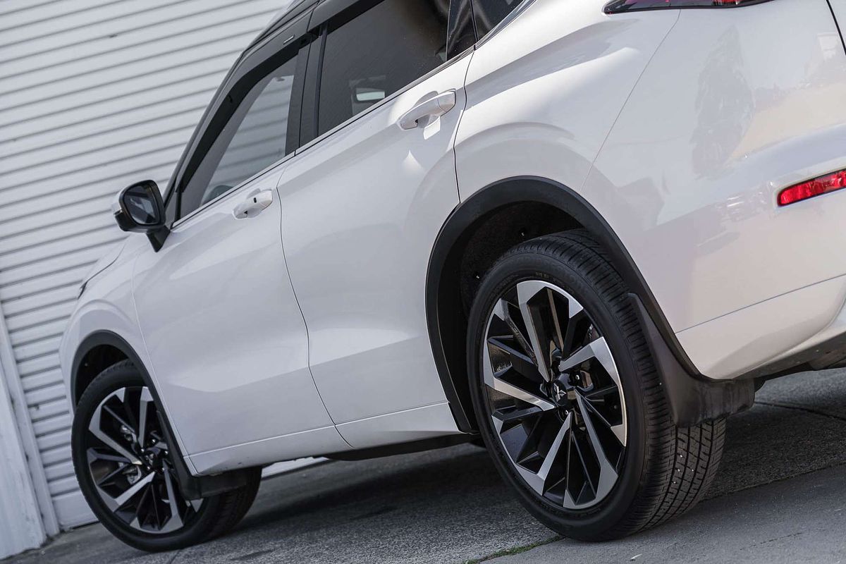 2023 Mitsubishi Outlander Exceed Tourer ZM