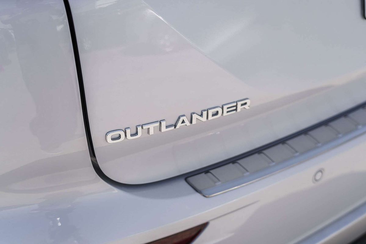 2023 Mitsubishi Outlander Exceed Tourer ZM
