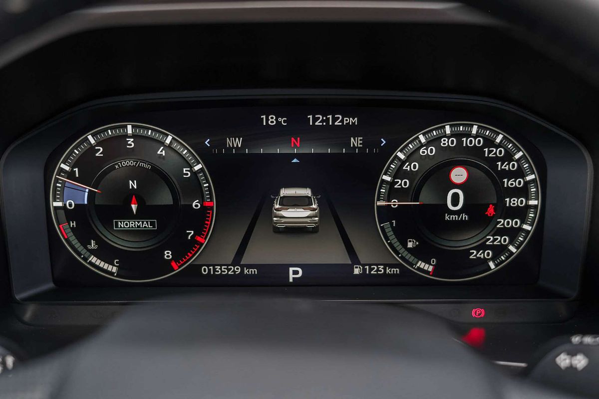 2023 Mitsubishi Outlander Exceed Tourer ZM