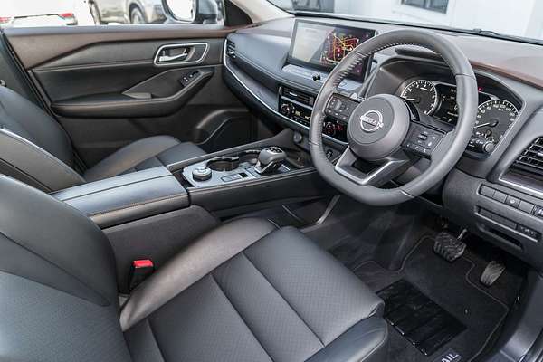 2025 Nissan X-TRAIL ST-L T33