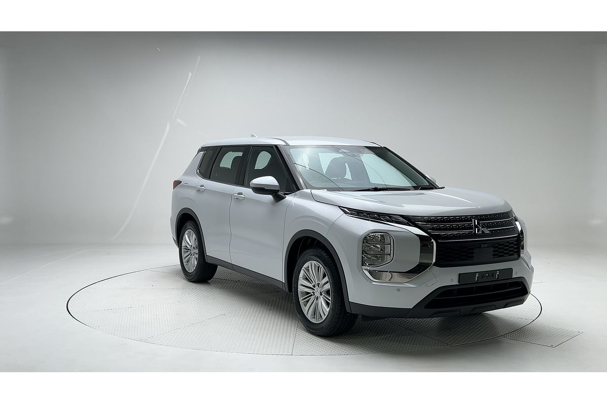 2023 Mitsubishi Outlander ES ZM