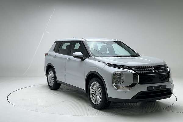 2023 Mitsubishi Outlander ES ZM