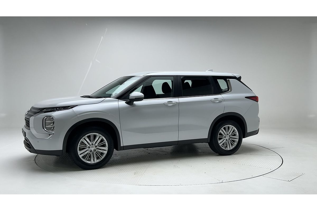 2023 Mitsubishi Outlander ES ZM