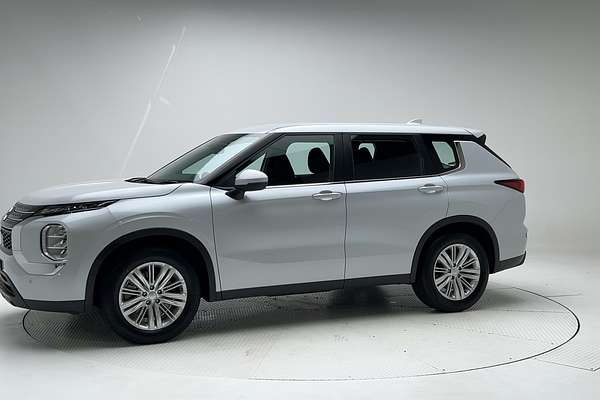 2023 Mitsubishi Outlander ES ZM