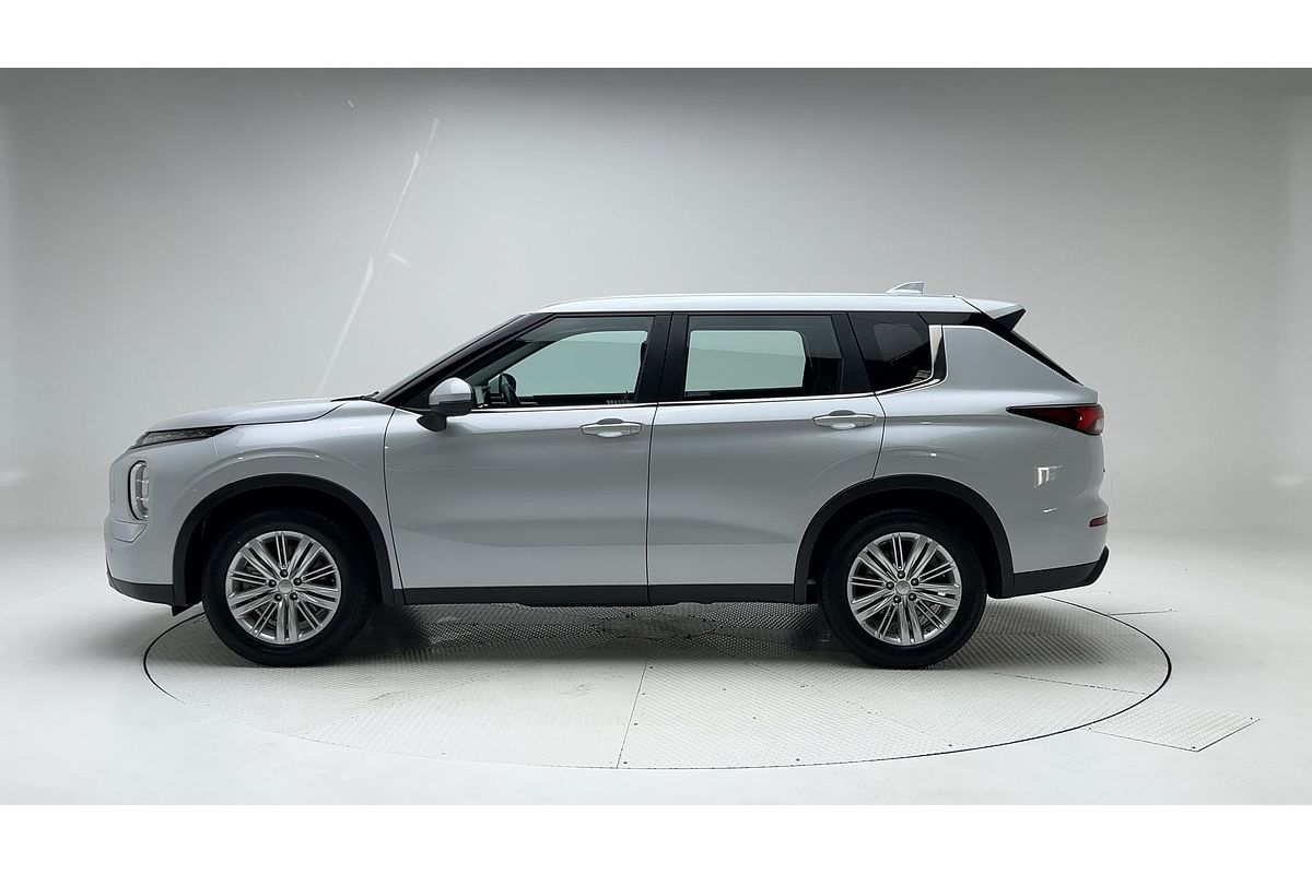 2023 Mitsubishi Outlander ES ZM