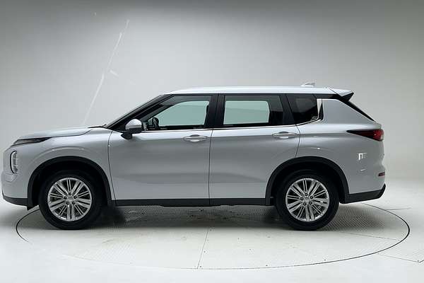 2023 Mitsubishi Outlander ES ZM