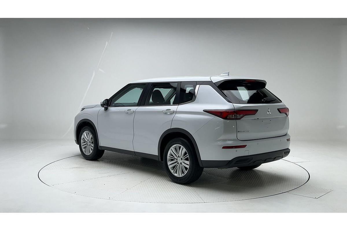 2023 Mitsubishi Outlander ES ZM