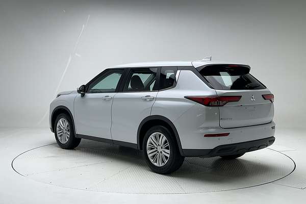 2023 Mitsubishi Outlander ES ZM