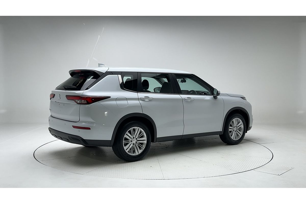2023 Mitsubishi Outlander ES ZM