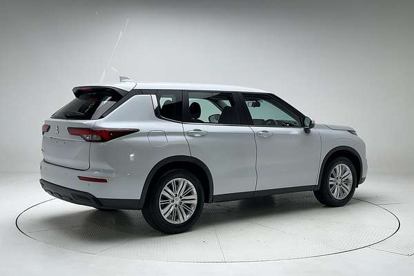 2023 Mitsubishi Outlander ES ZM
