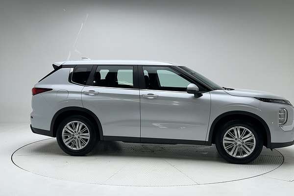 2023 Mitsubishi Outlander ES ZM