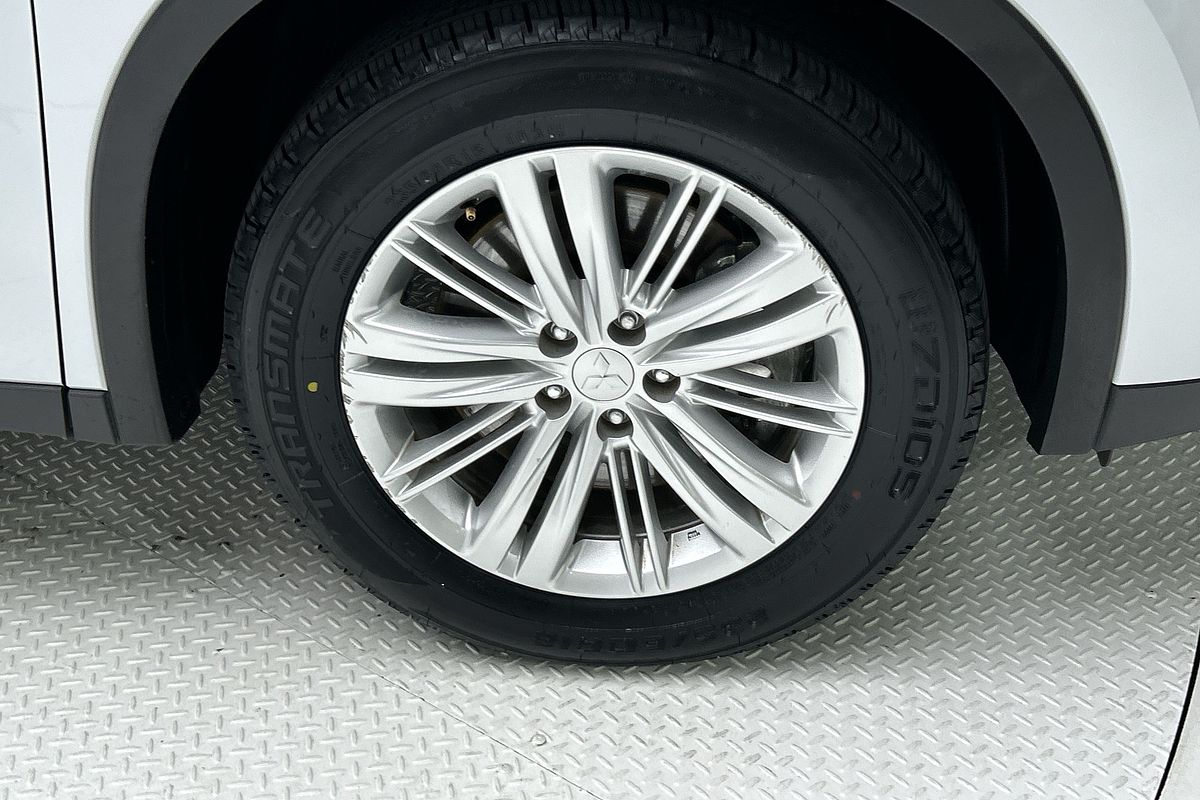 2023 Mitsubishi Outlander ES ZM