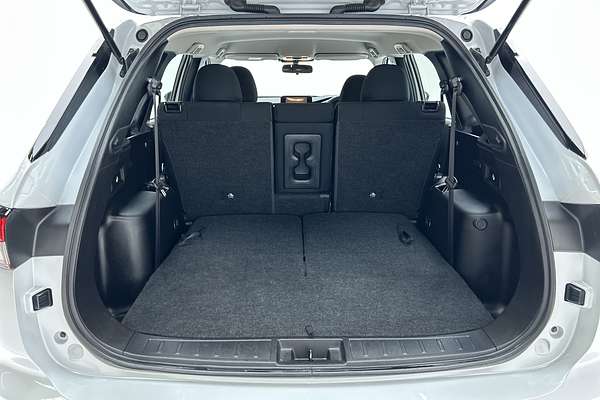 2023 Mitsubishi Outlander ES ZM