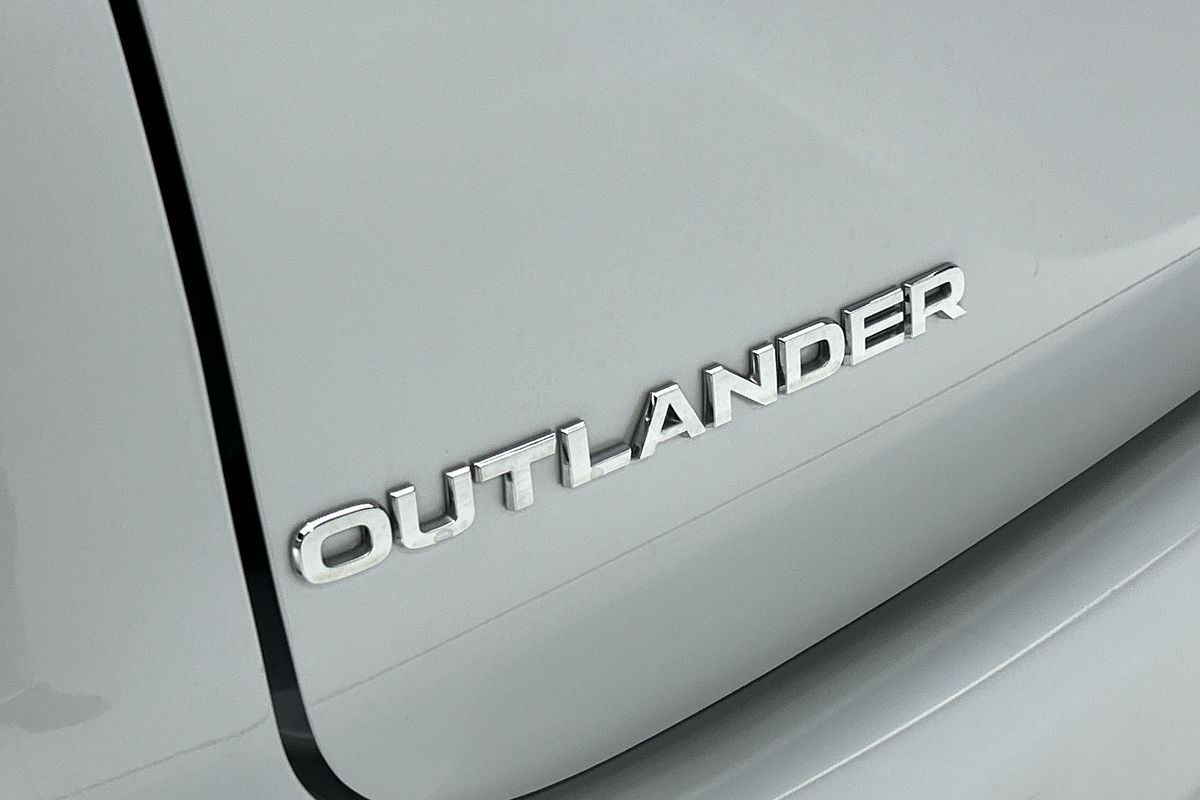 2023 Mitsubishi Outlander ES ZM