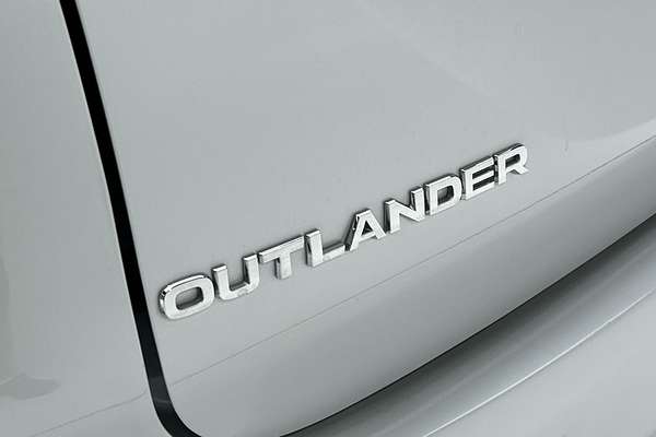 2023 Mitsubishi Outlander ES ZM