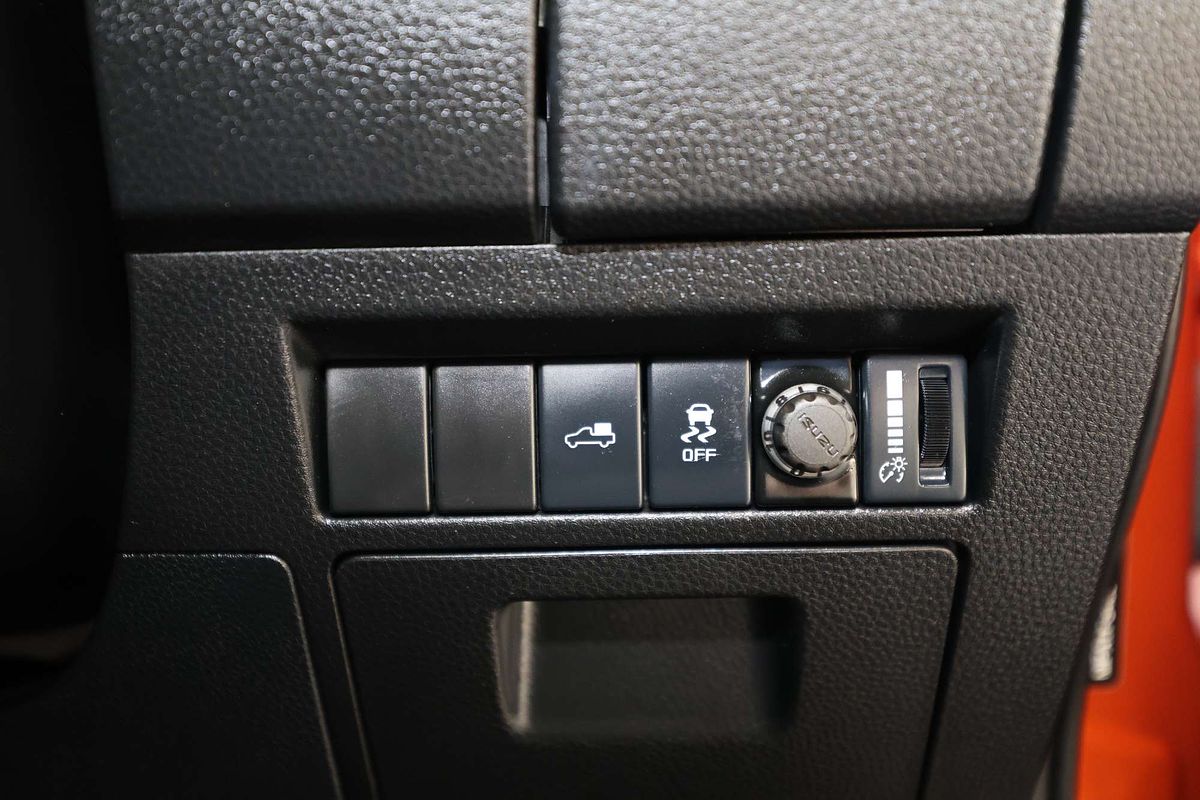 2023 Isuzu D-MAX X-TERRAIN  4X4