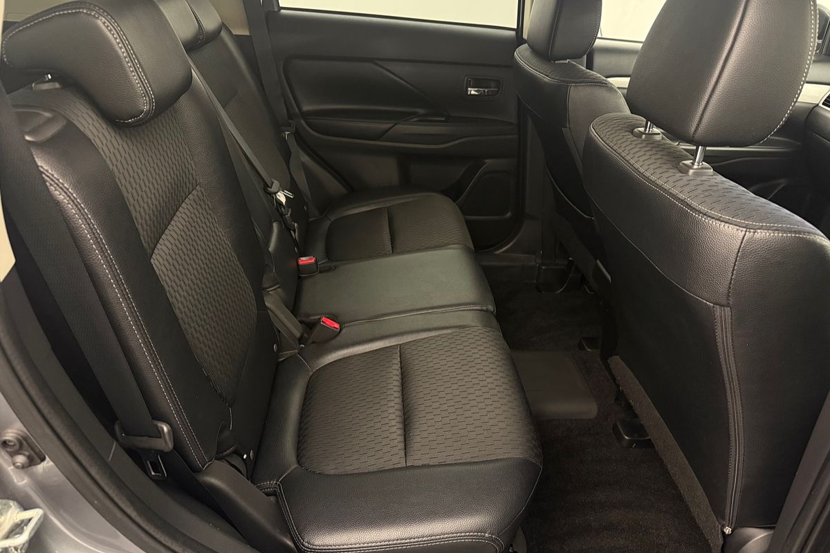 2014 Mitsubishi Outlander PHEV ZJ