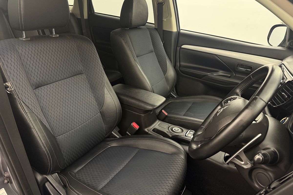 2014 Mitsubishi Outlander PHEV ZJ