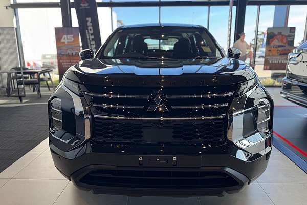 2025 Mitsubishi Outlander ES ZM