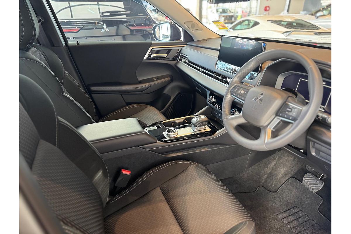 2025 Mitsubishi Outlander ES ZM