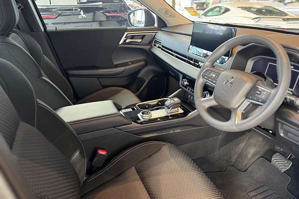 2025 Mitsubishi Outlander ES ZM