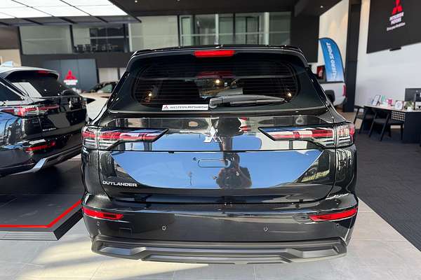 2025 Mitsubishi Outlander ES ZM