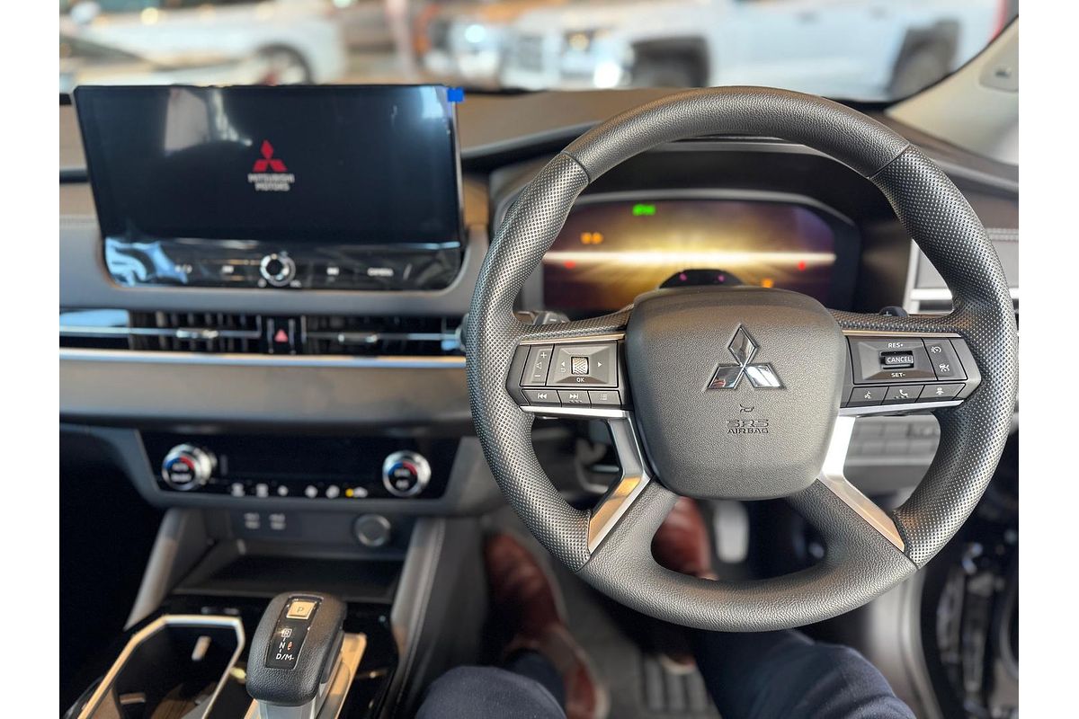 2025 Mitsubishi Outlander ES ZM