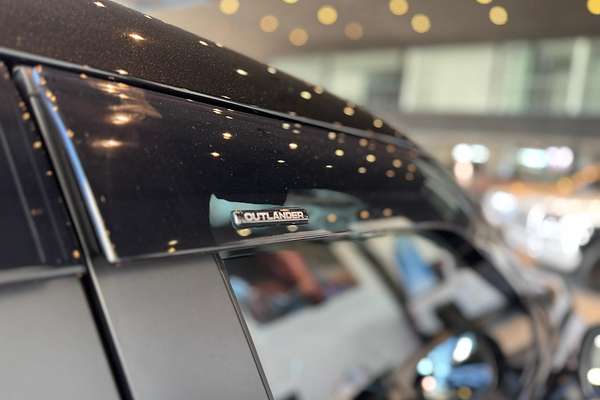 2025 Mitsubishi Outlander ES ZM