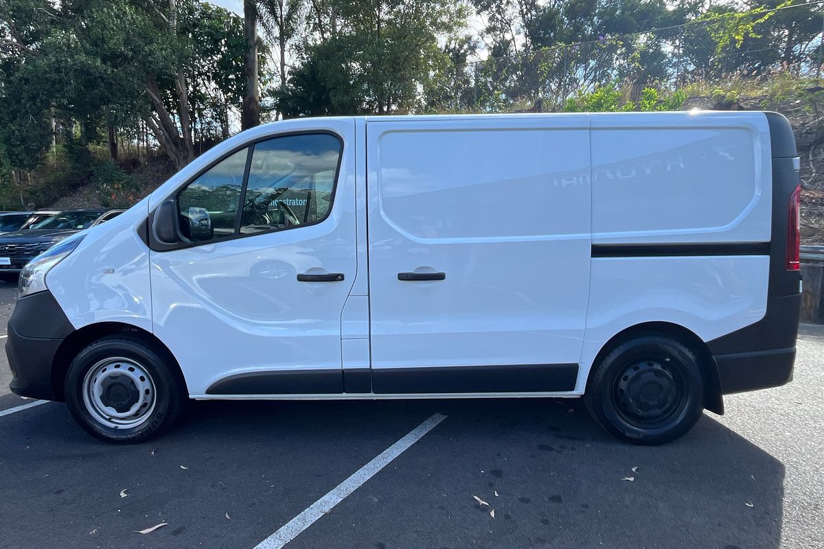 2020 Mitsubishi Express GLX SN SWB