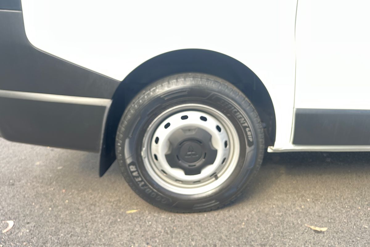 2020 Mitsubishi Express GLX SN SWB