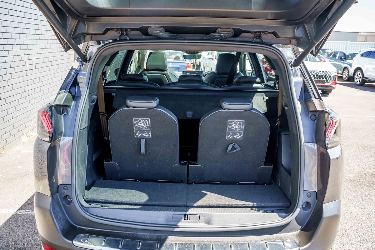 2021 Peugeot 5008 GT P87