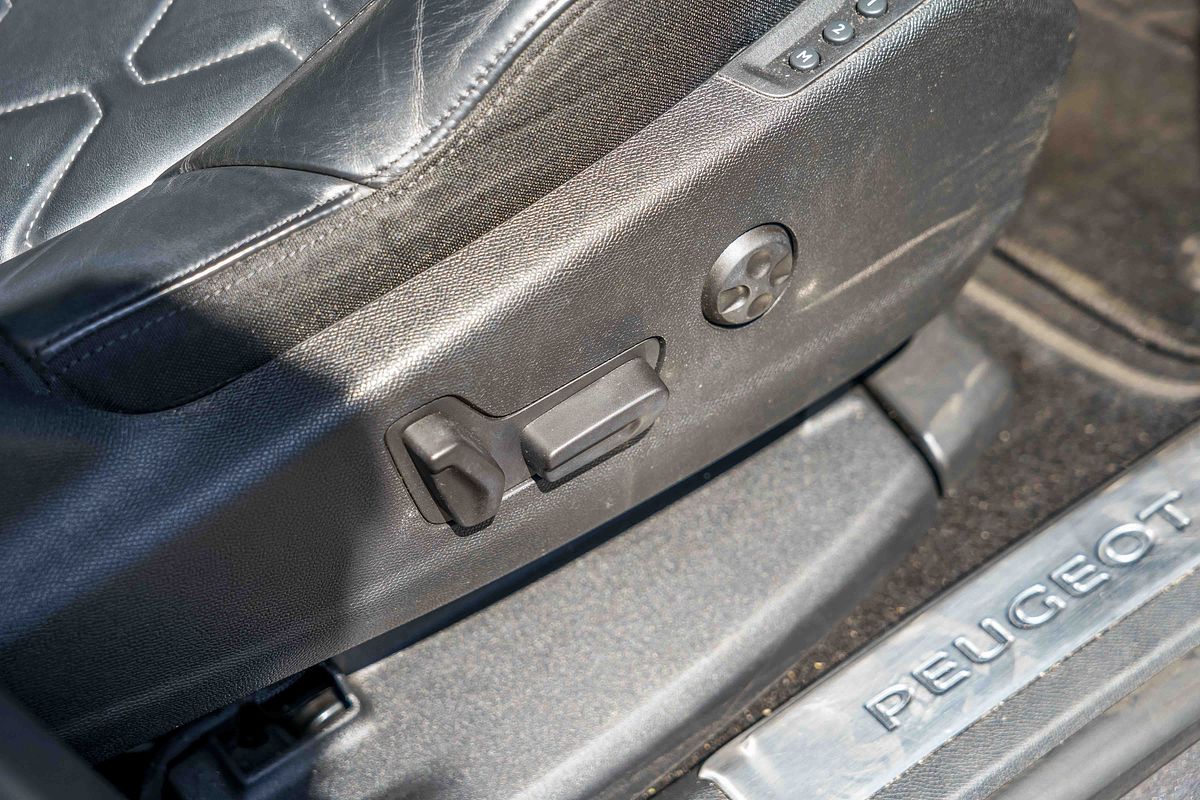 2021 Peugeot 5008 GT P87