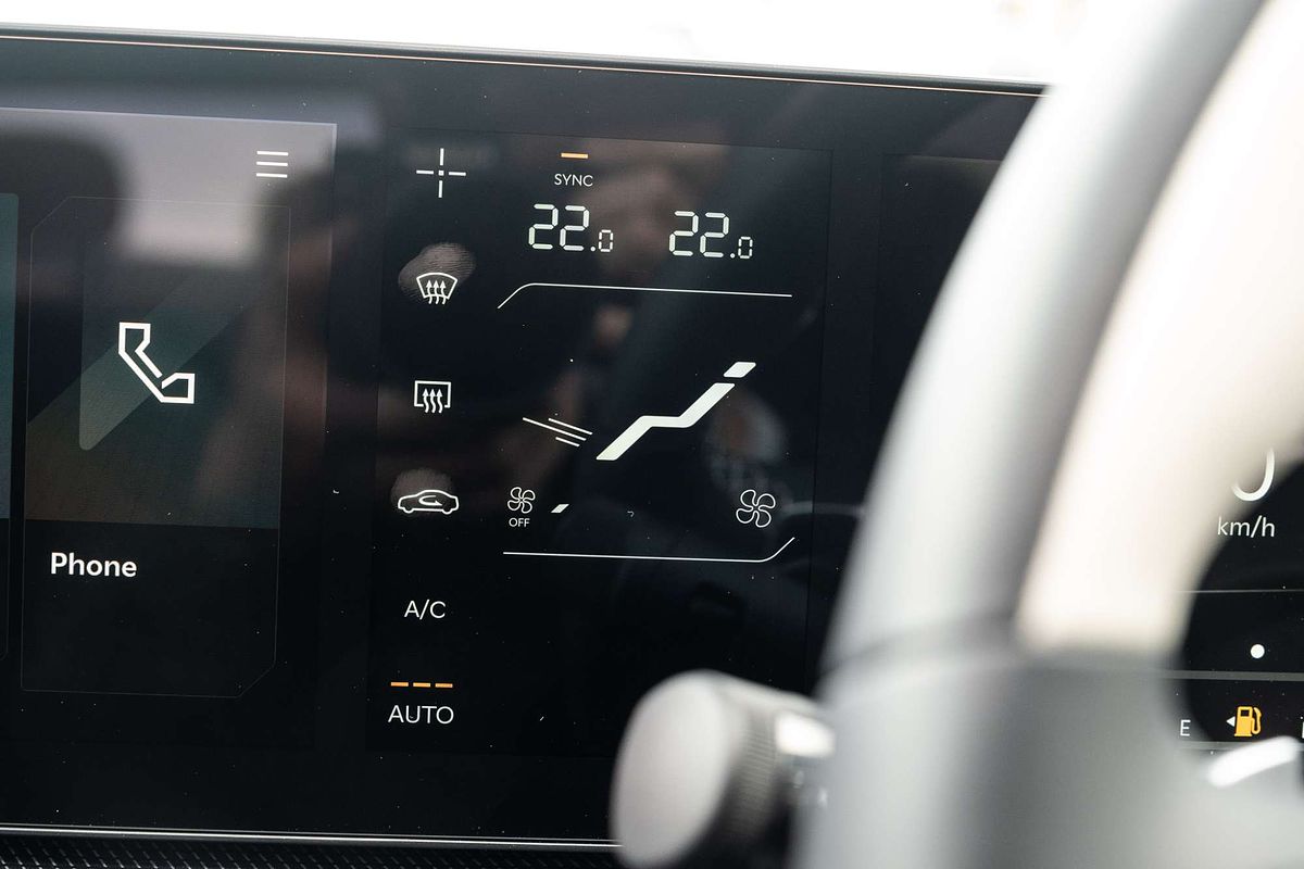 2025 Kia K4 GT-Line CL4m