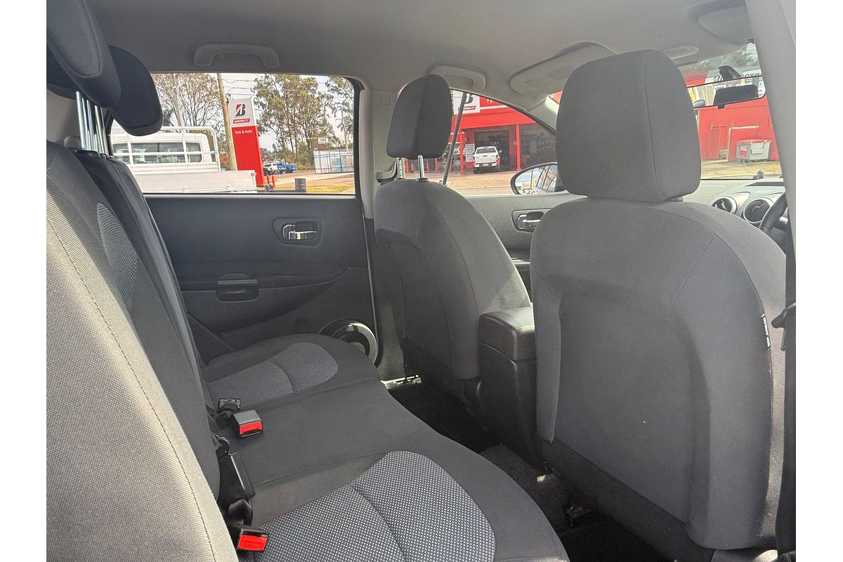 2013 Nissan Dualis +2 ST J10 Series 4