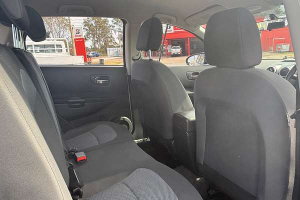 2013 Nissan Dualis +2 ST J10 Series 4