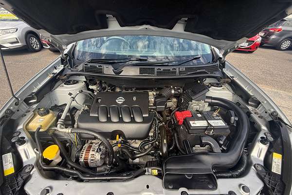 2013 Nissan Dualis +2 ST J10 Series 4
