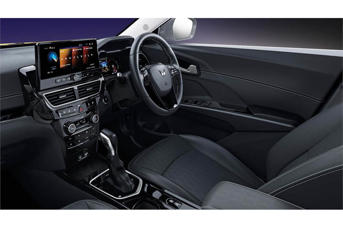 2025 Mahindra XUV3XO AX7L