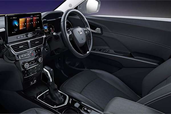 2025 Mahindra XUV3XO AX7L