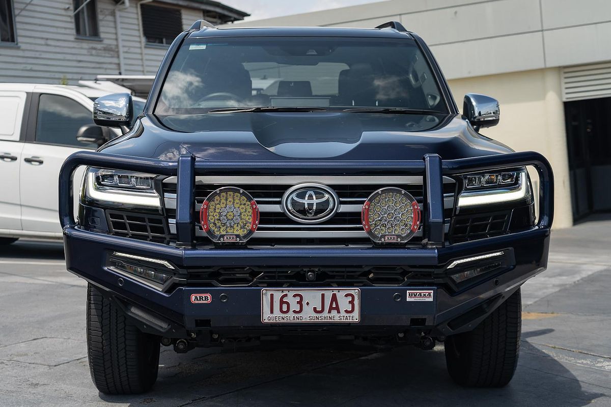2023 Toyota Landcruiser Sahara FJA300R