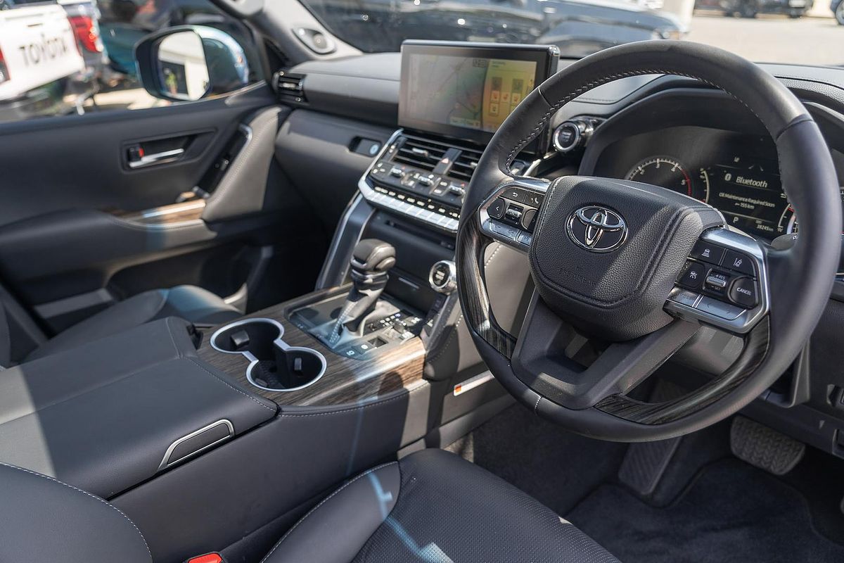 2023 Toyota Landcruiser Sahara FJA300R