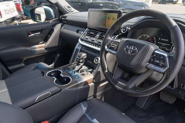2023 Toyota Landcruiser Sahara FJA300R